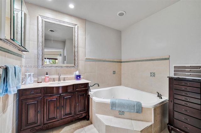 4060 NE 26th Ave, Lighthouse Point, FL 33064