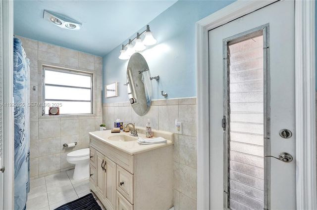 4060 NE 26th Ave, Lighthouse Point, FL 33064