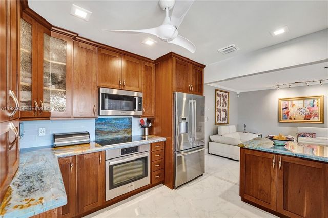 4060 NE 26th Ave, Lighthouse Point, FL 33064