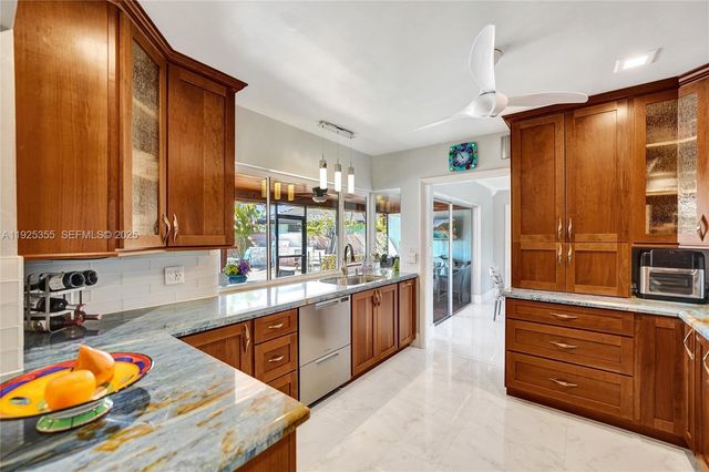 4060 NE 26th Ave, Lighthouse Point, FL 33064