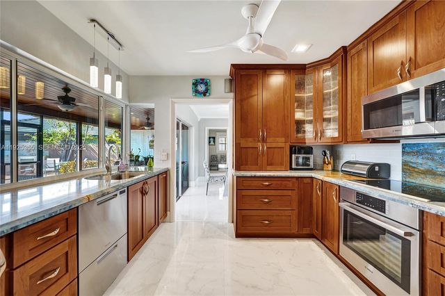 4060 NE 26th Ave, Lighthouse Point, FL 33064