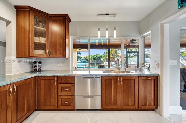 4060 NE 26th Ave, Lighthouse Point, FL 33064