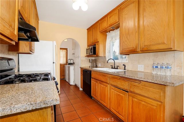 576 E Columbia Avenue, Pomona, CA 91767