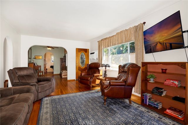 576 E Columbia Avenue, Pomona, CA 91767