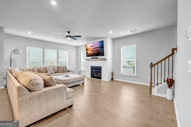 6095 Marigold Way, Atlanta, GA 30349