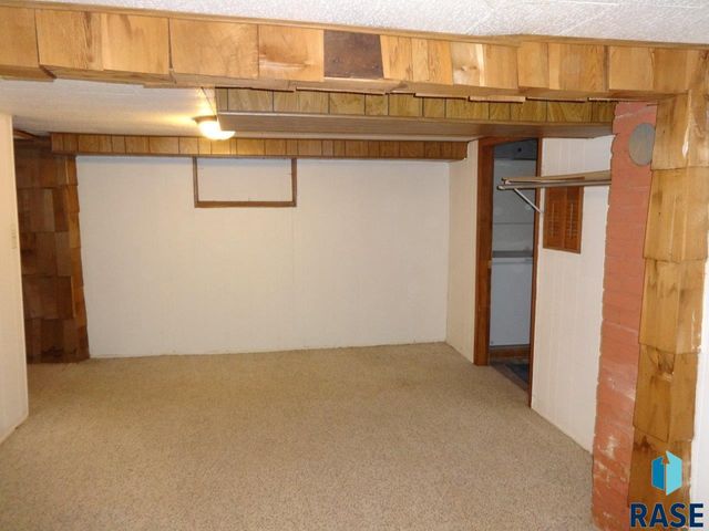 1620 E 3rd St, Sioux Falls, SD 57103