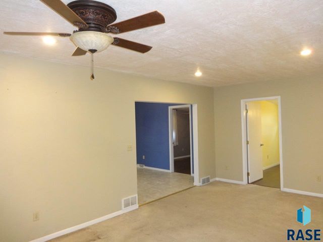 1620 E 3rd St, Sioux Falls, SD 57103