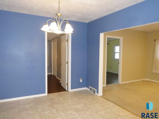 1620 E 3rd St, Sioux Falls, SD 57103