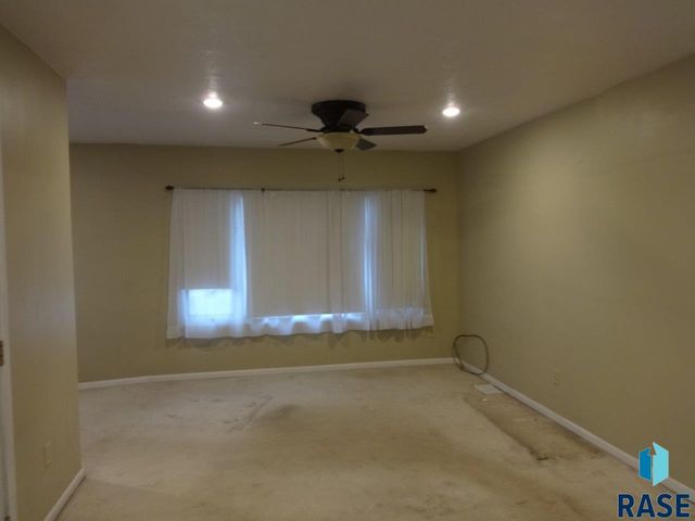 1620 E 3rd St, Sioux Falls, SD 57103