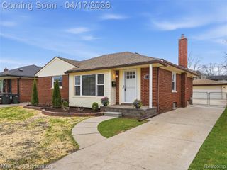 21324 Yale Street, Saint Clair Shores, MI 48081