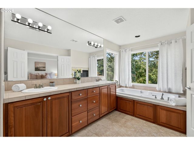 13629 Nw PAYNE Dr, Portland, OR 97229