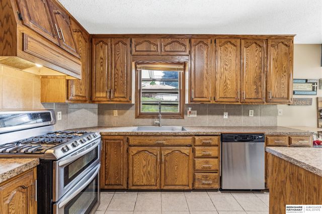 4927 Ruggles Street, Omaha, NE 68104