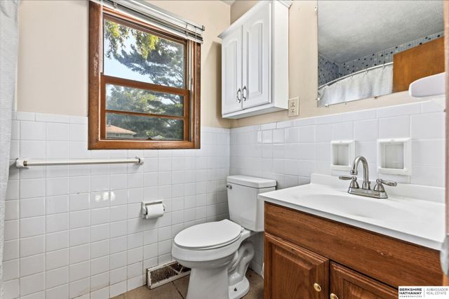 4927 Ruggles Street, Omaha, NE 68104