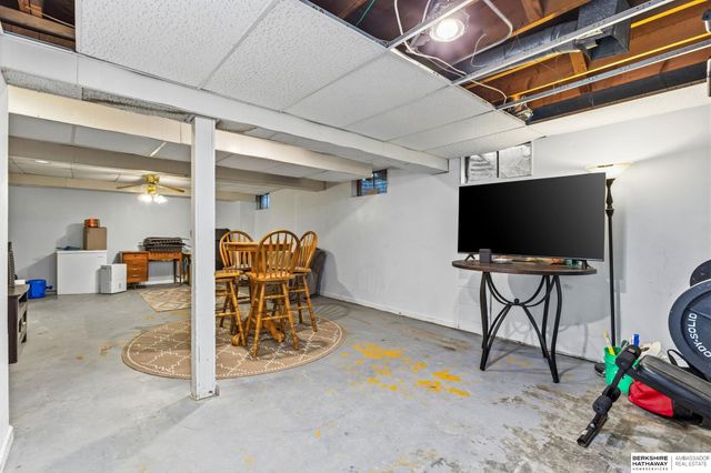 4927 Ruggles Street, Omaha, NE 68104