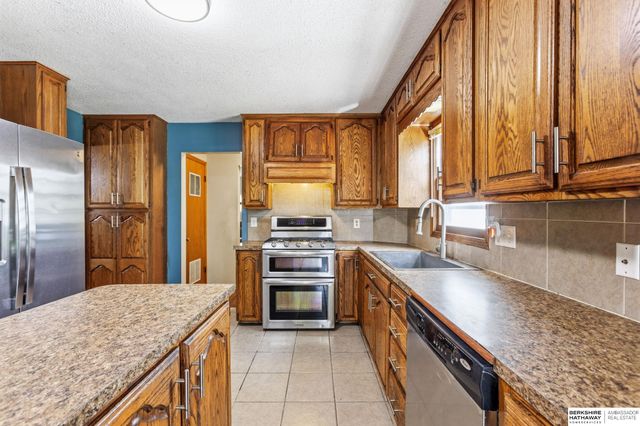 4927 Ruggles Street, Omaha, NE 68104