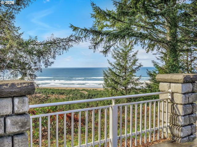 3038 Ocean View Ct, Long Beach, WA 98631