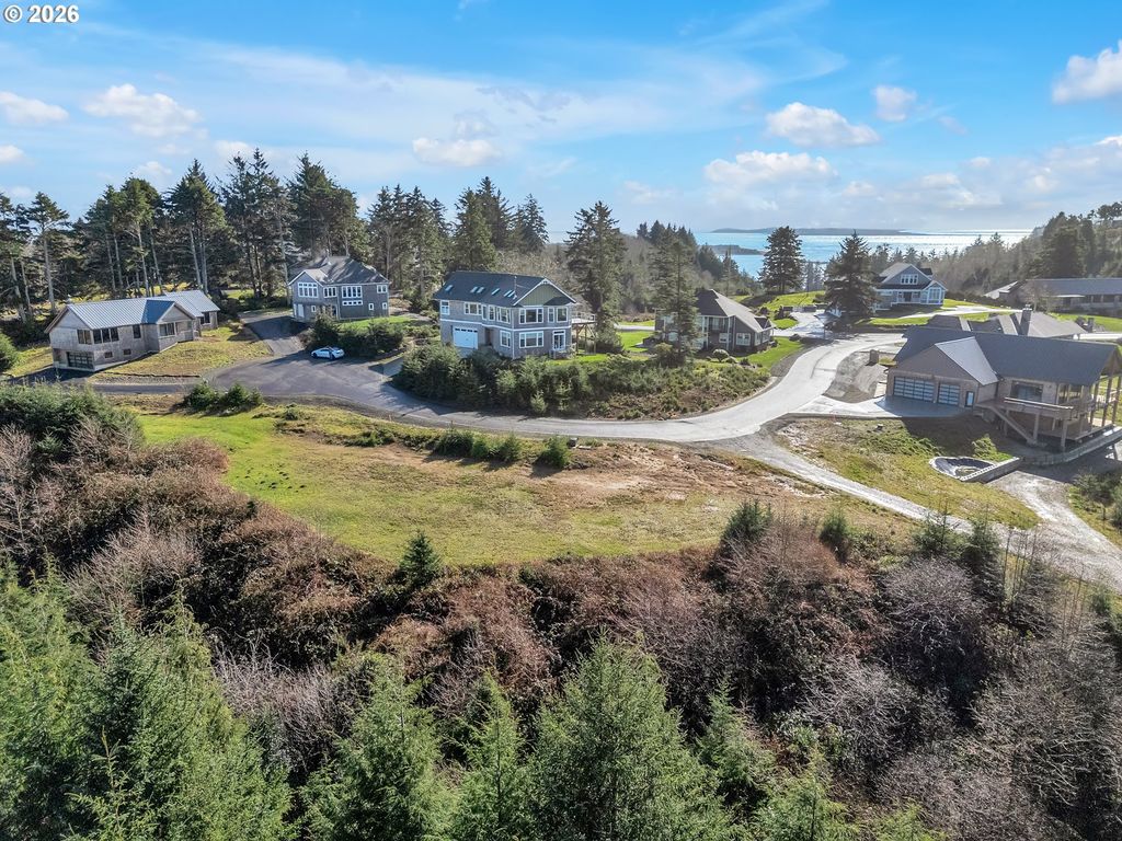 3038 Ocean View Ct, Long Beach, WA 98631