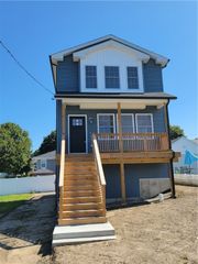 10 Woodland Avenue, Cranston, RI 02920