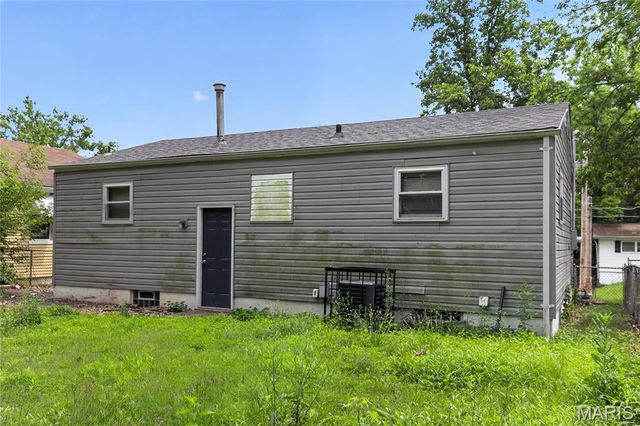 7477 Halpin Drive, St Louis, MO 63135