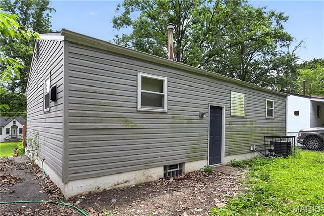 7477 Halpin Drive, St Louis, MO 63135