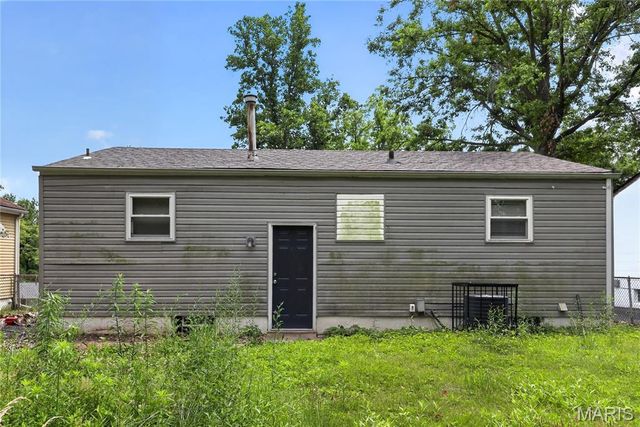 7477 Halpin Drive, St Louis, MO 63135