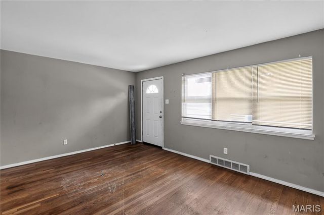 7477 Halpin Drive, St Louis, MO 63135