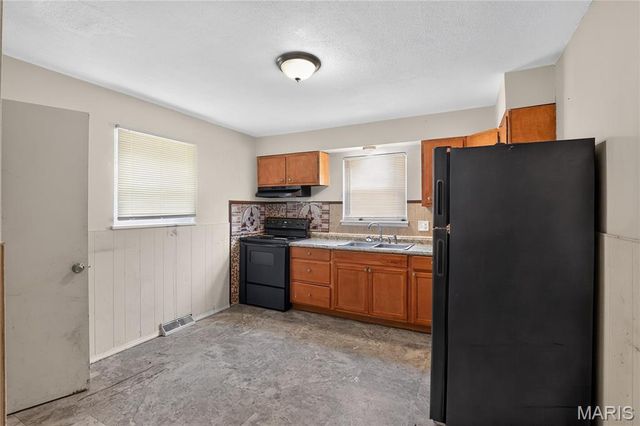7477 Halpin Drive, St Louis, MO 63135