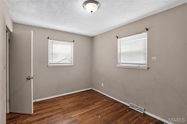 7477 Halpin Drive, St Louis, MO 63135