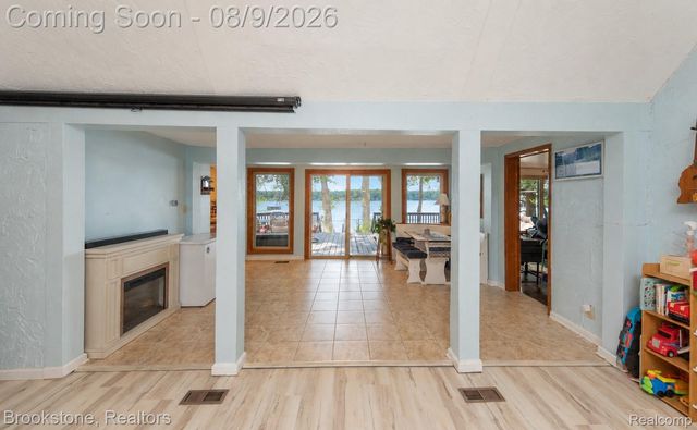 3235 McCORMICK Drive, Waterford Charter Township, MI 48328