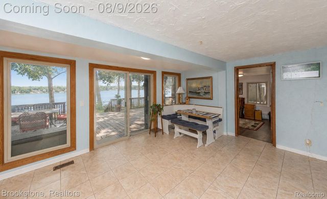 3235 McCORMICK Drive, Waterford Charter Township, MI 48328