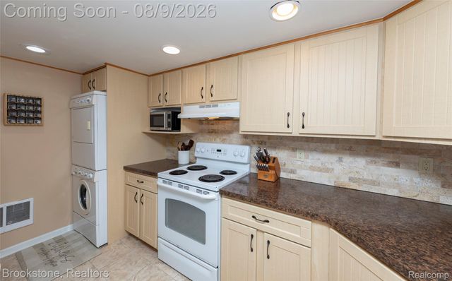 3235 McCORMICK Drive, Waterford Charter Township, MI 48328