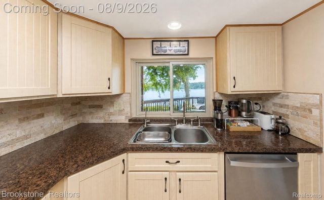 3235 McCORMICK Drive, Waterford Charter Township, MI 48328
