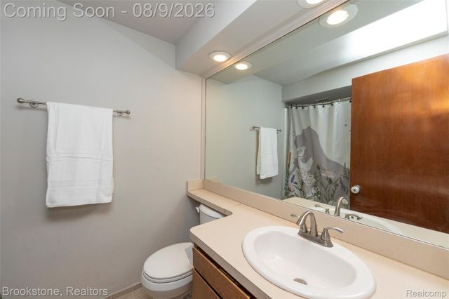 3235 McCORMICK Drive, Waterford Charter Township, MI 48328