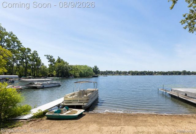 3235 McCORMICK Drive, Waterford Charter Township, MI 48328