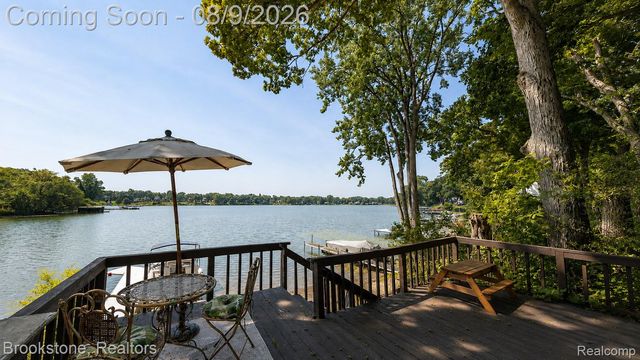 3235 McCORMICK Drive, Waterford Charter Township, MI 48328