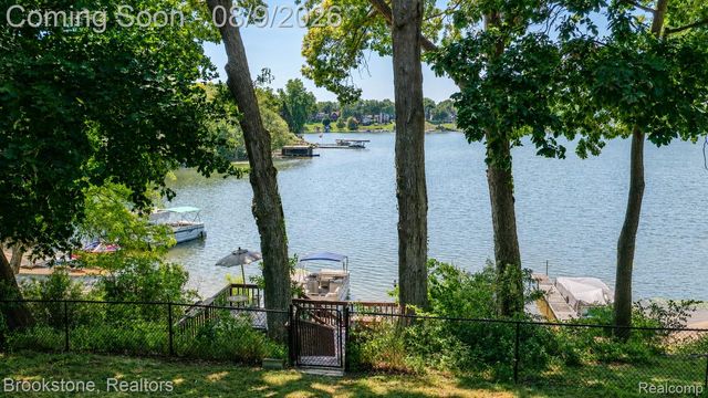 3235 McCORMICK Drive, Waterford Charter Township, MI 48328