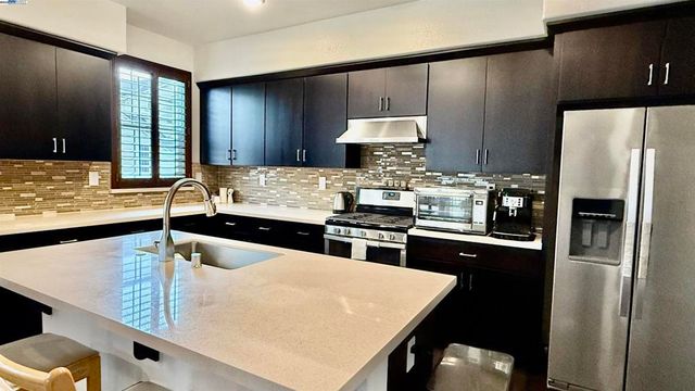 37561 Breakers Road, Newark, CA 94560