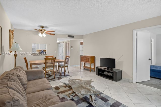 9261 Sunrise Lakes Blvd 203, Sunrise, FL 33322