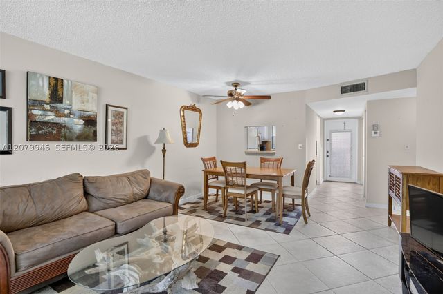 9261 Sunrise Lakes Blvd 203, Sunrise, FL 33322