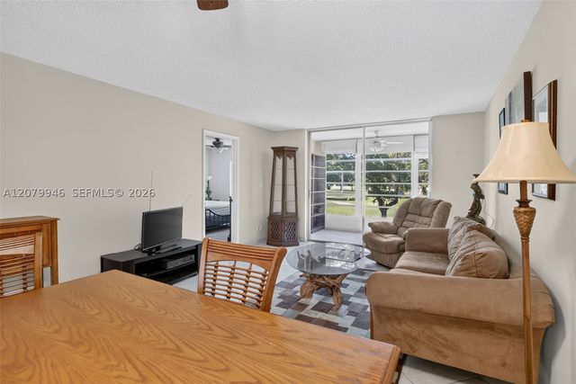 9261 Sunrise Lakes Blvd 203, Sunrise, FL 33322