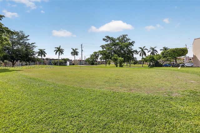 9261 Sunrise Lakes Blvd 203, Sunrise, FL 33322
