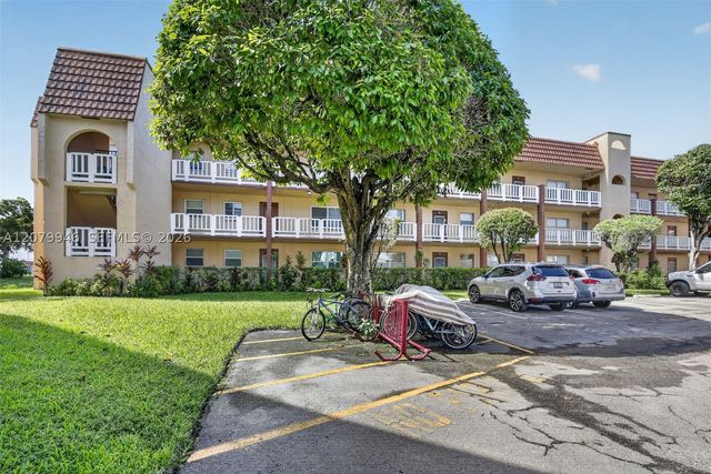 9261 Sunrise Lakes Blvd 203, Sunrise, FL 33322