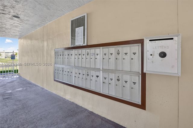 9261 Sunrise Lakes Blvd 203, Sunrise, FL 33322