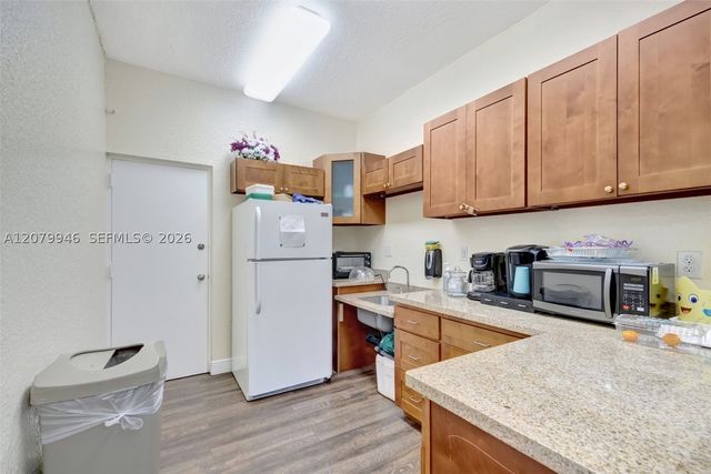 9261 Sunrise Lakes Blvd 203, Sunrise, FL 33322