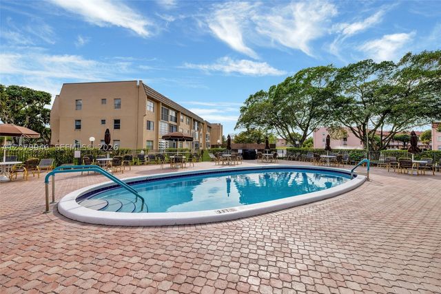9261 Sunrise Lakes Blvd 203, Sunrise, FL 33322