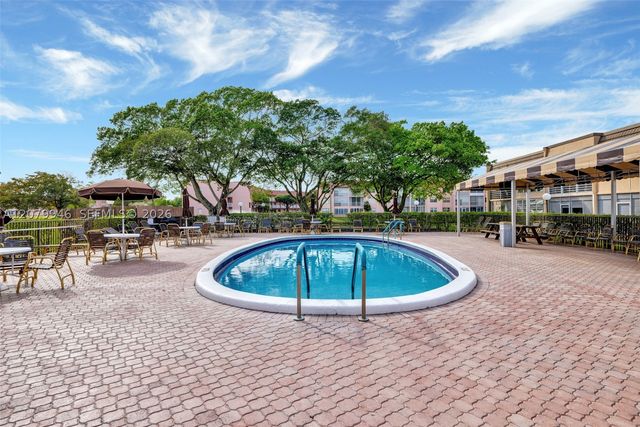 9261 Sunrise Lakes Blvd 203, Sunrise, FL 33322