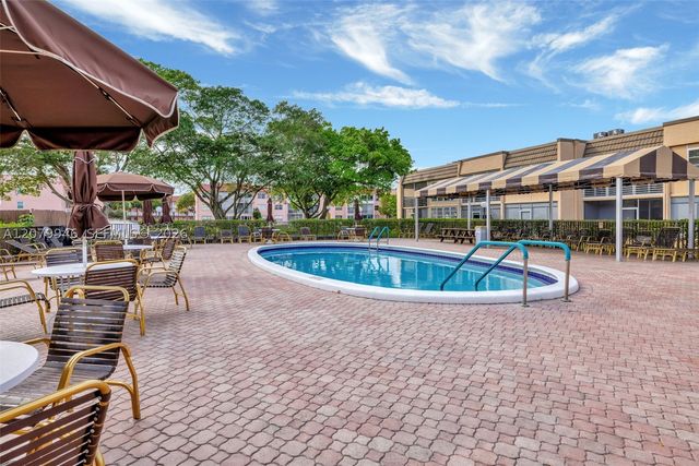 9261 Sunrise Lakes Blvd 203, Sunrise, FL 33322