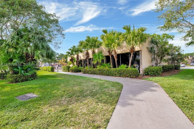 9261 Sunrise Lakes Blvd 203, Sunrise, FL 33322