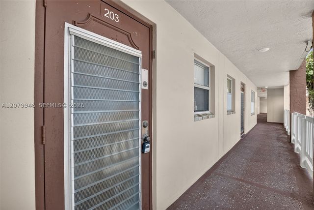 9261 Sunrise Lakes Blvd 203, Sunrise, FL 33322
