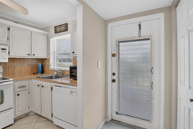 9261 Sunrise Lakes Blvd 203, Sunrise, FL 33322